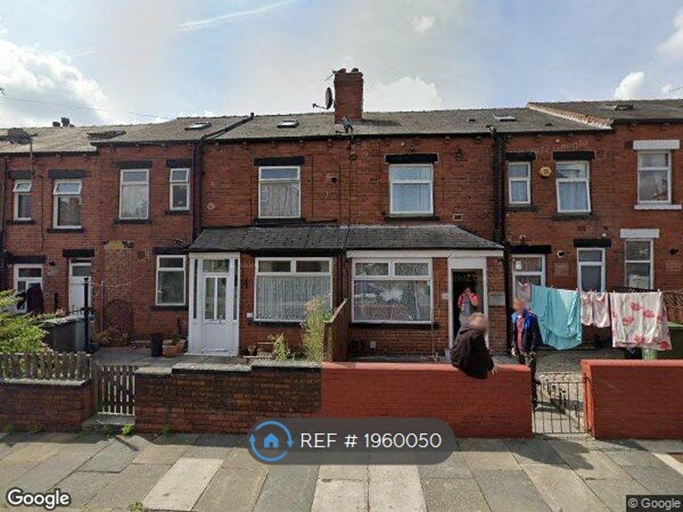 3 bed terraced house to rent in Parkfield Row, Leeds LS11, £995 pcm Zoopla