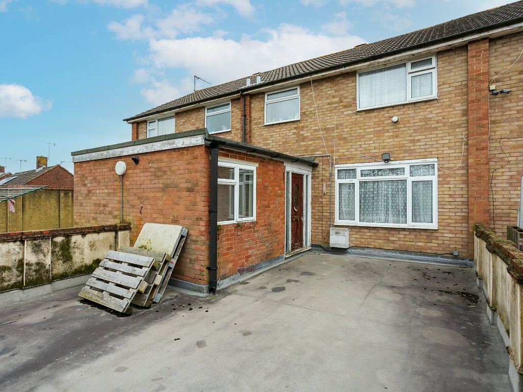 3 bed to rent in Bournehall Avenue, Bushey, Hertfordshire