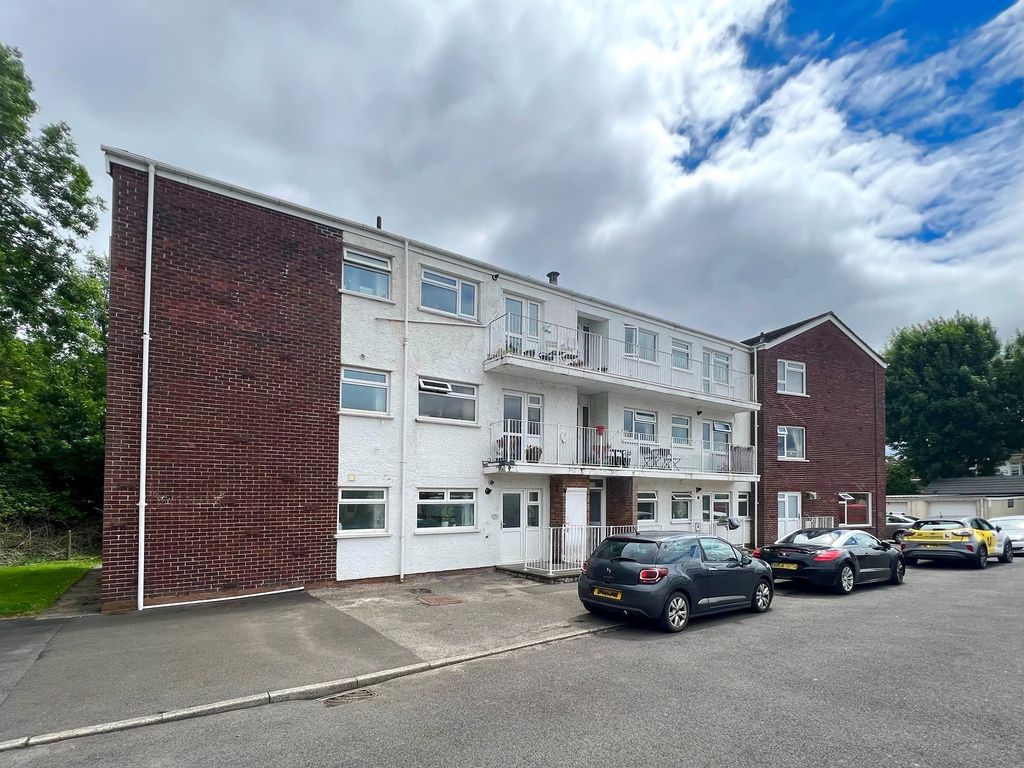 2 bed flat for sale in Pentwyn Court, Heol Pentwyn, Whitchurch, Cardiff