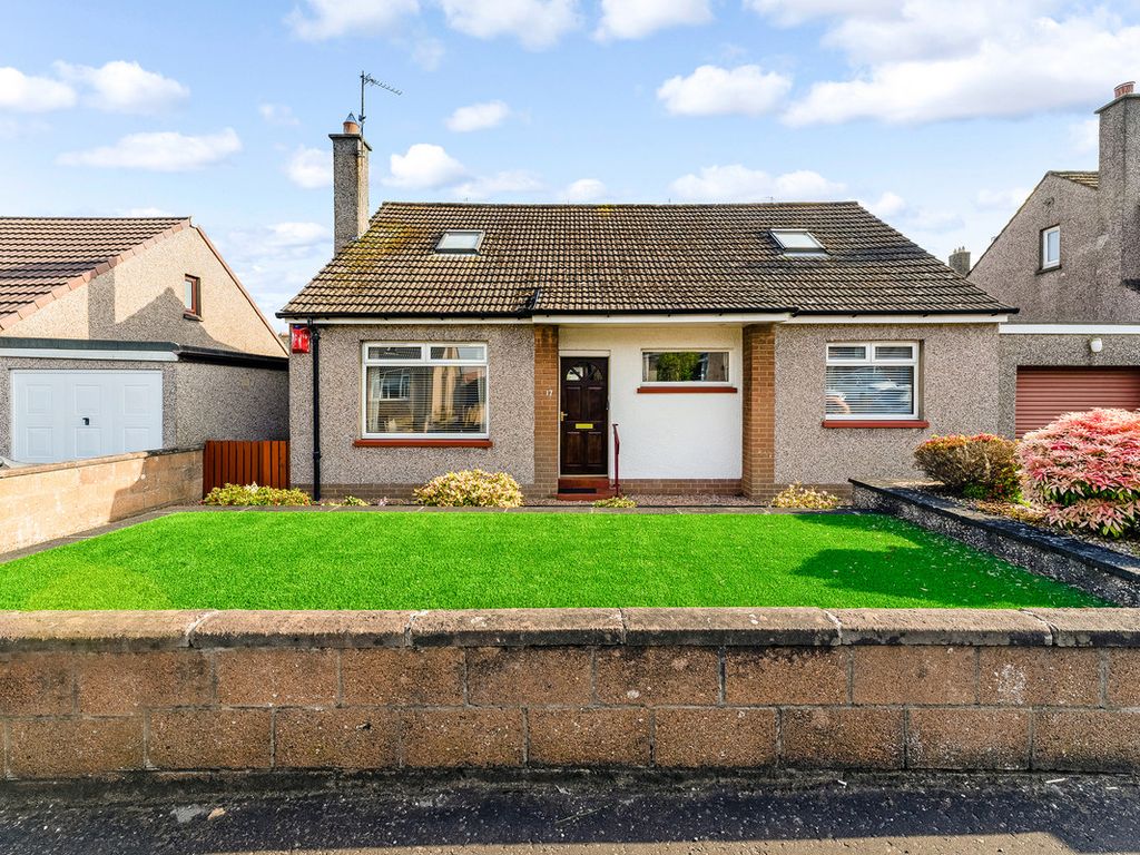 5 bed bungalow for sale in Forth Park Gardens, Kirkcaldy KY2, £259,000
