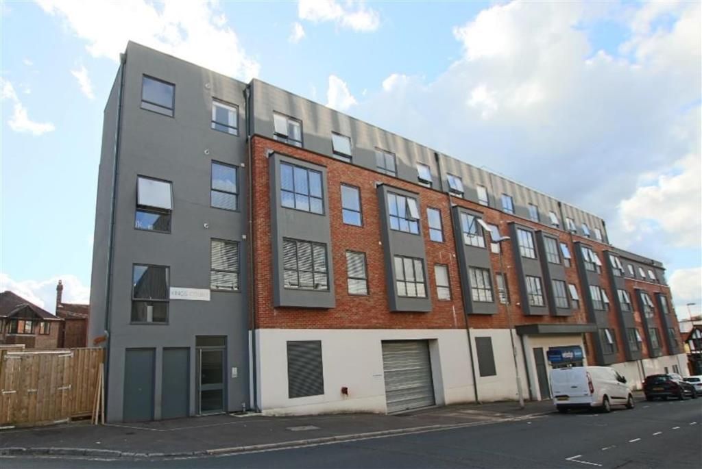 2 bed flat for sale in Little King Street, East Grinstead, West Sussex