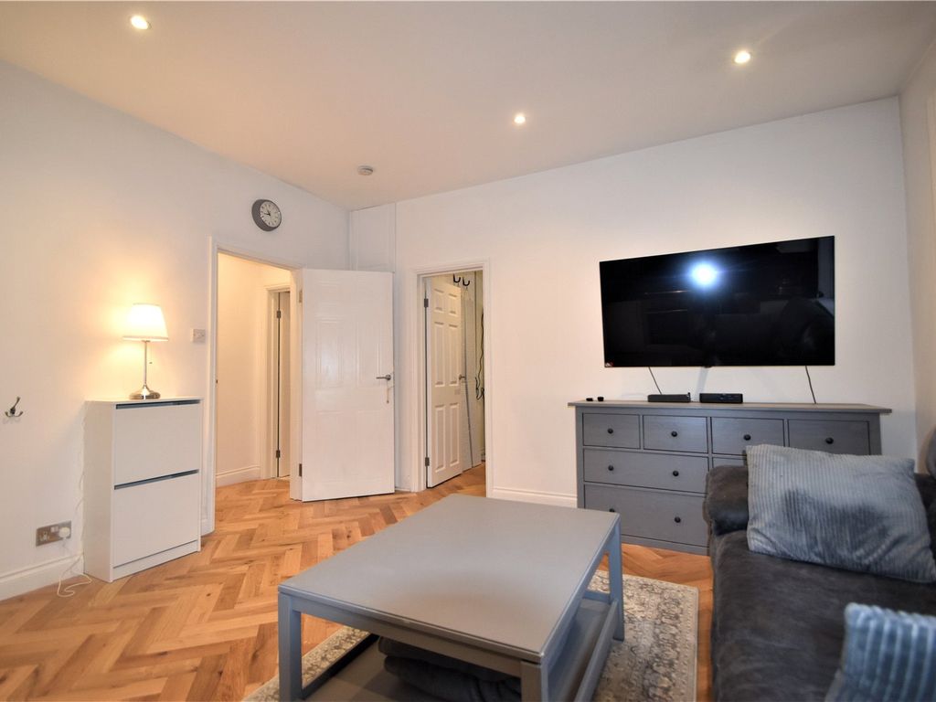 1 bed flat to rent in Brighton Road, Purley CR8, £1,300 pcm Zoopla