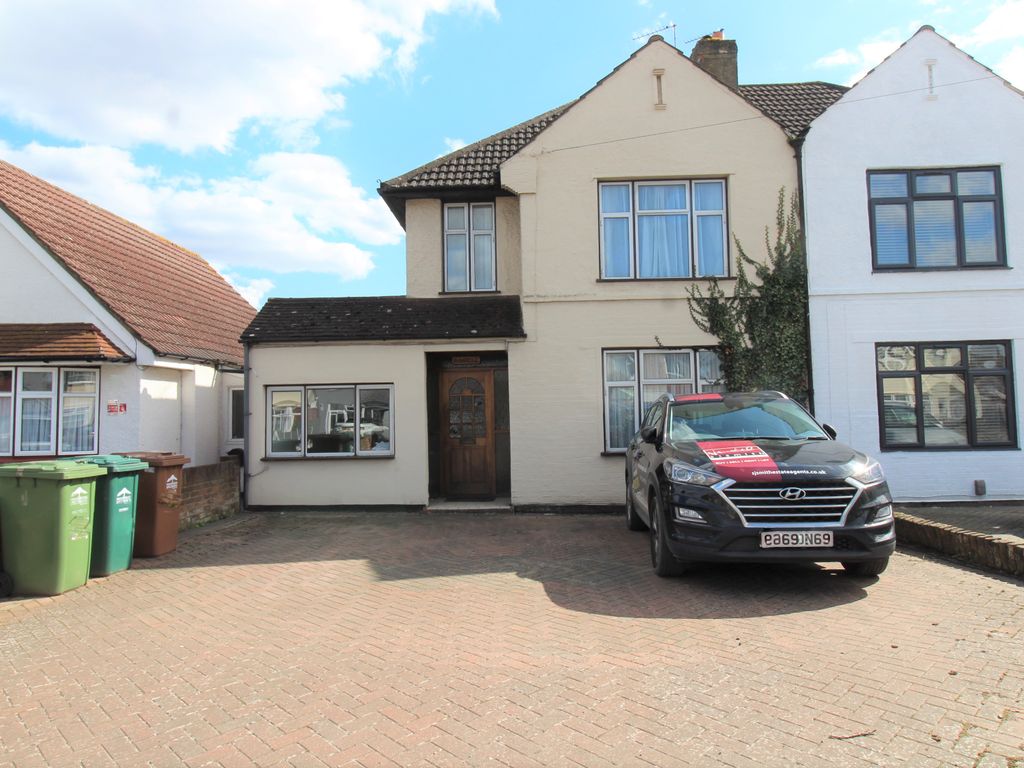 4 bed semidetached house to rent in Feltham Road, Ashford TW15 Zoopla
