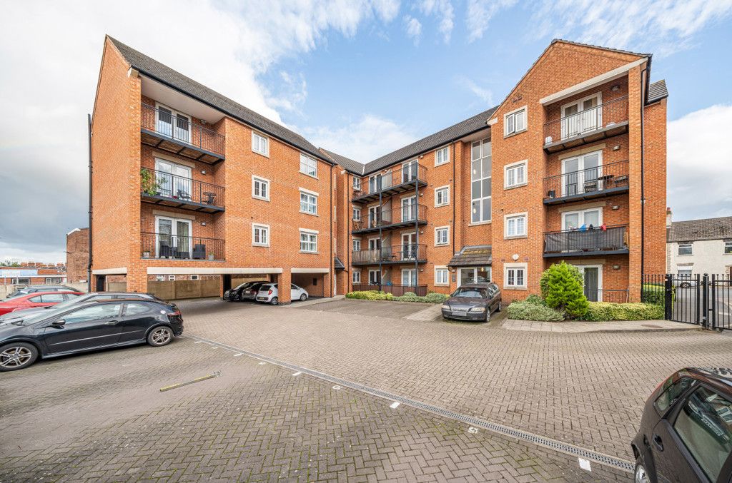 2 bed flat for sale in Queen Street, Loughborough LE11, £155,000 Zoopla