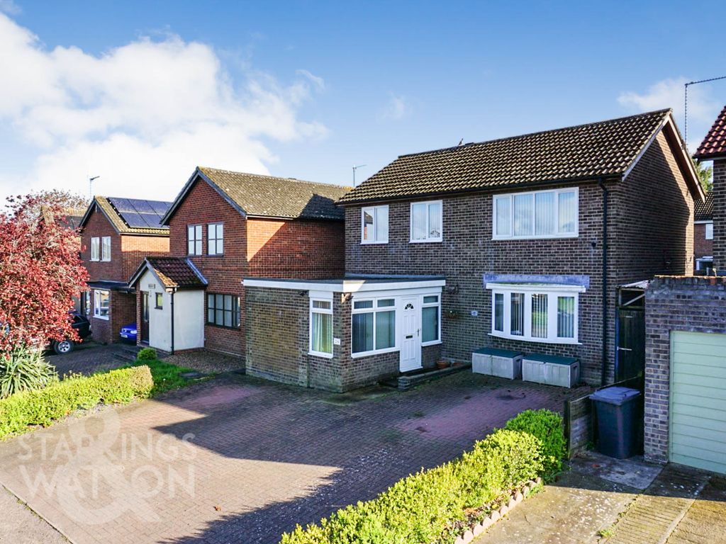 4 bed detached house for sale in Coney Hill, Beccles NR34, £350,000
