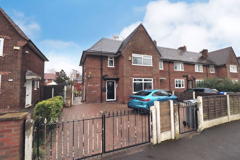 3 bed semidetached house for sale in Altrincham Road, Baguley