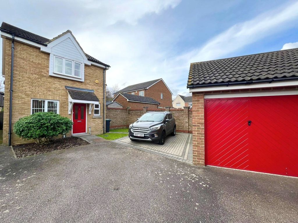 3 bed detached house for sale in Mariners Way, Northfleet, Kent DA11, £