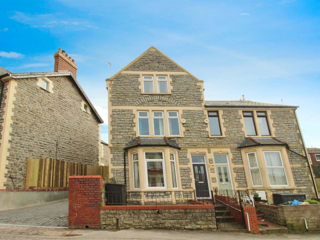7 bed town house for sale in Kingsland Crescent, Barry CF63, £235,000