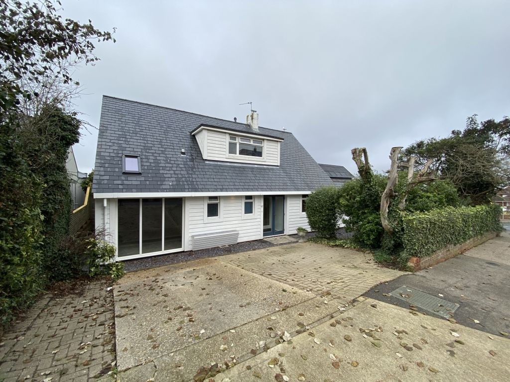 4 bed property to rent in Valkyrie Avenue, Seasalter, Whitstable CT5