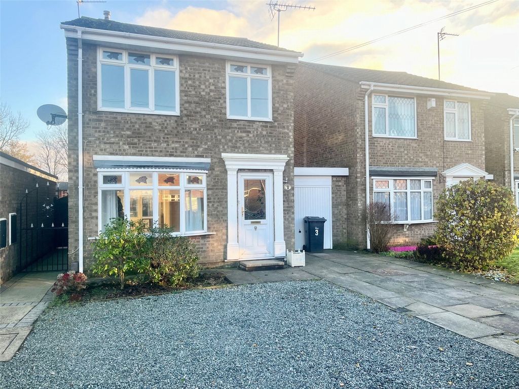 3 bed detached house to rent in Fillingham Crescent, Scunthorpe, North Lincolnshire DN15, £780