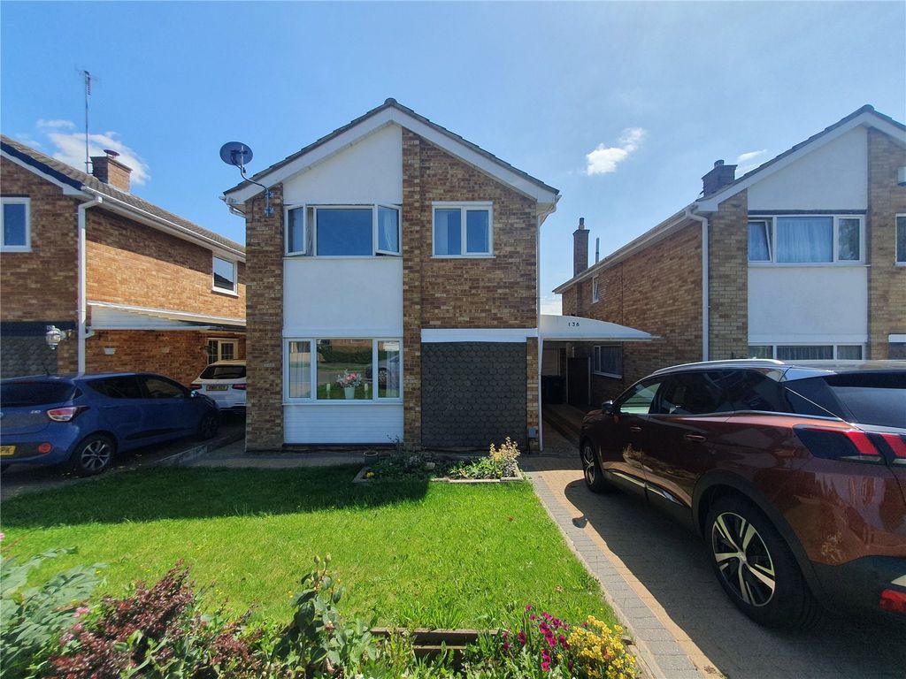 4 bed detached house for sale in Bridgewater Drive, Northampton NN3, £