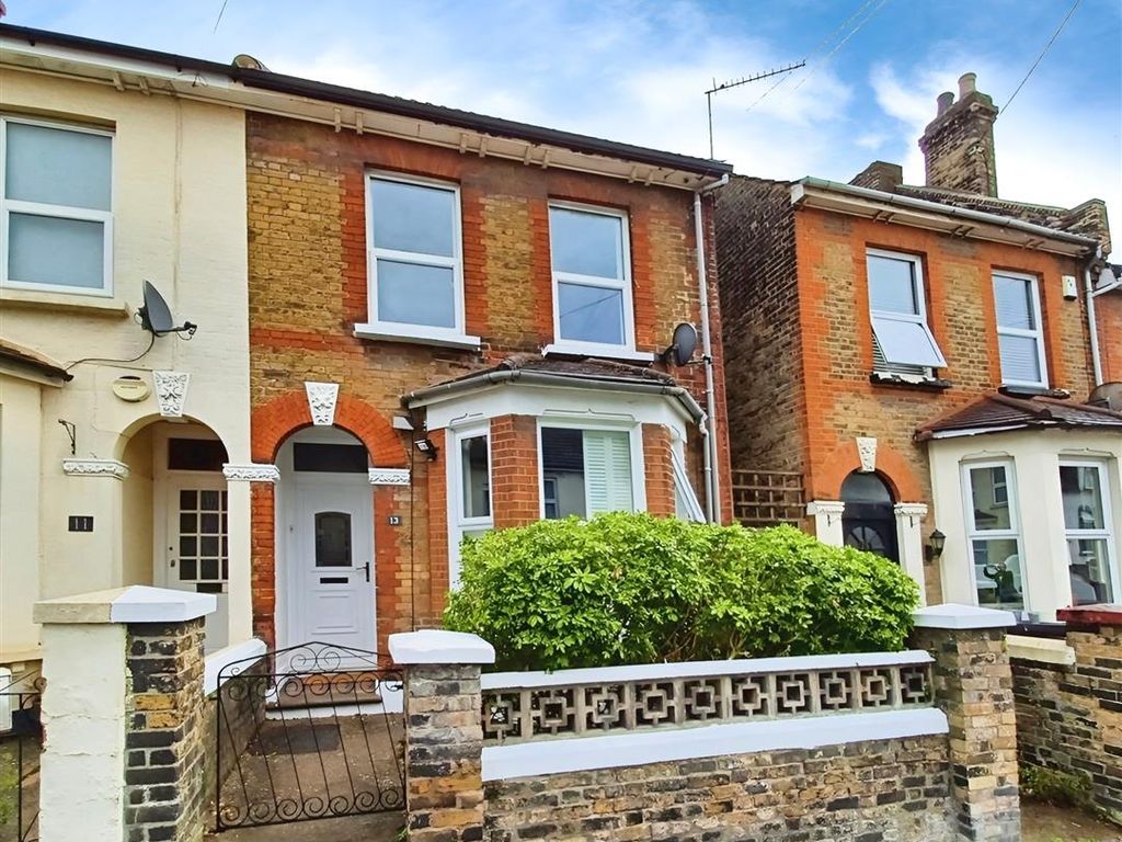 3 bed end terrace house for sale in Grove Road, Strood, Rochester ME2
