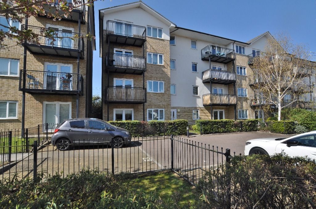 2 bed flat to rent in Sharps Court, Hitchin SG4 Zoopla