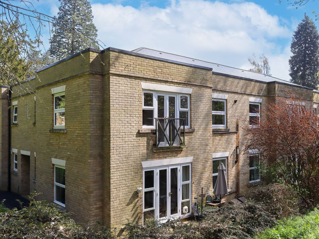2 bed flat for sale in Woodland Place, Cedars Village, Chorleywood