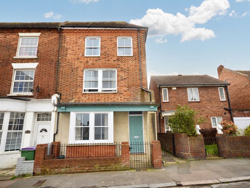 2 bed flat for sale in Harbour Way, Folkestone CT20, £160,000 Zoopla