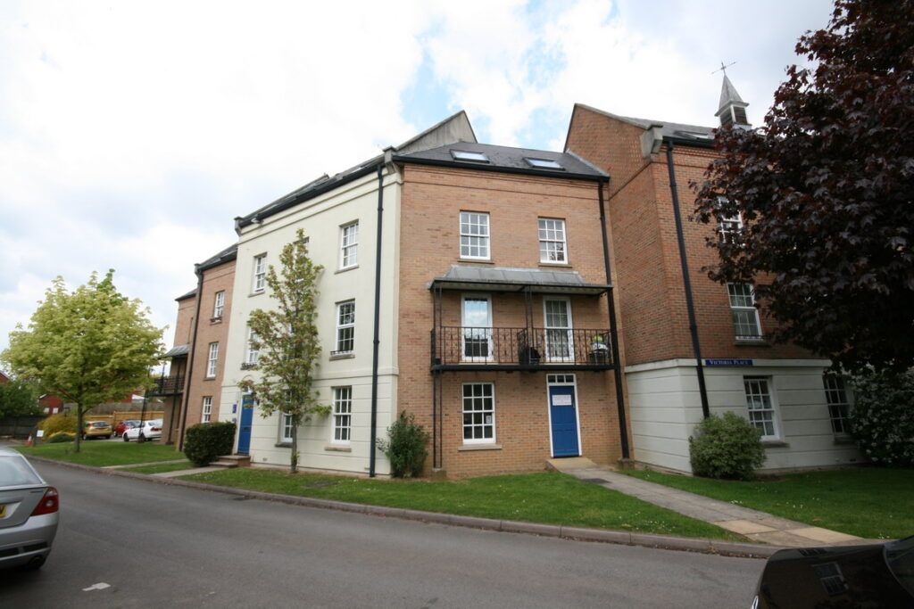 1 bed flat to rent in Victoria Place, Banbury, Oxon OX16, £850 pcm Zoopla