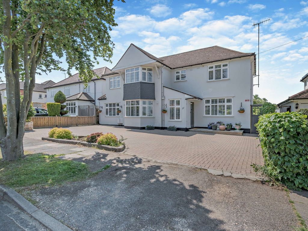 3 bed detached house for sale in The Fairway, Northwood HA6, £1,650,000