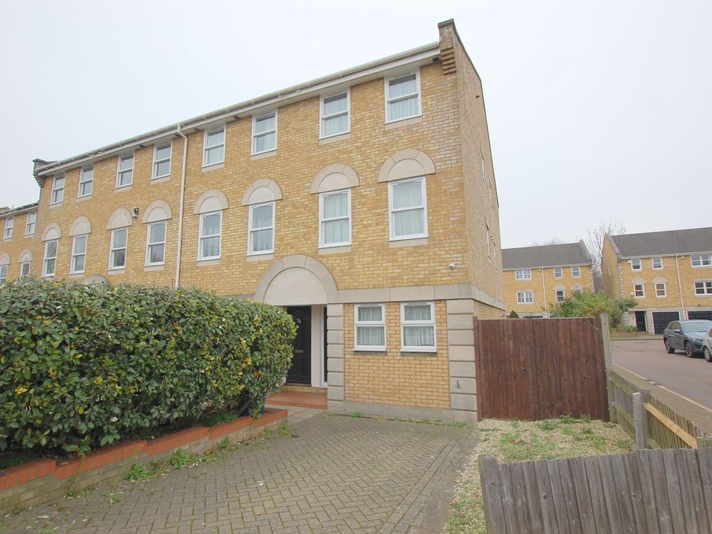 2 bed end terrace house to rent in Vicarage Drive, Beckenham BR3, £