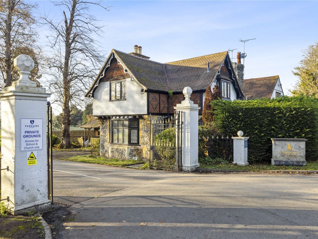 3 bed detached house for sale in Stoke Road, Cobham KT11 Zoopla