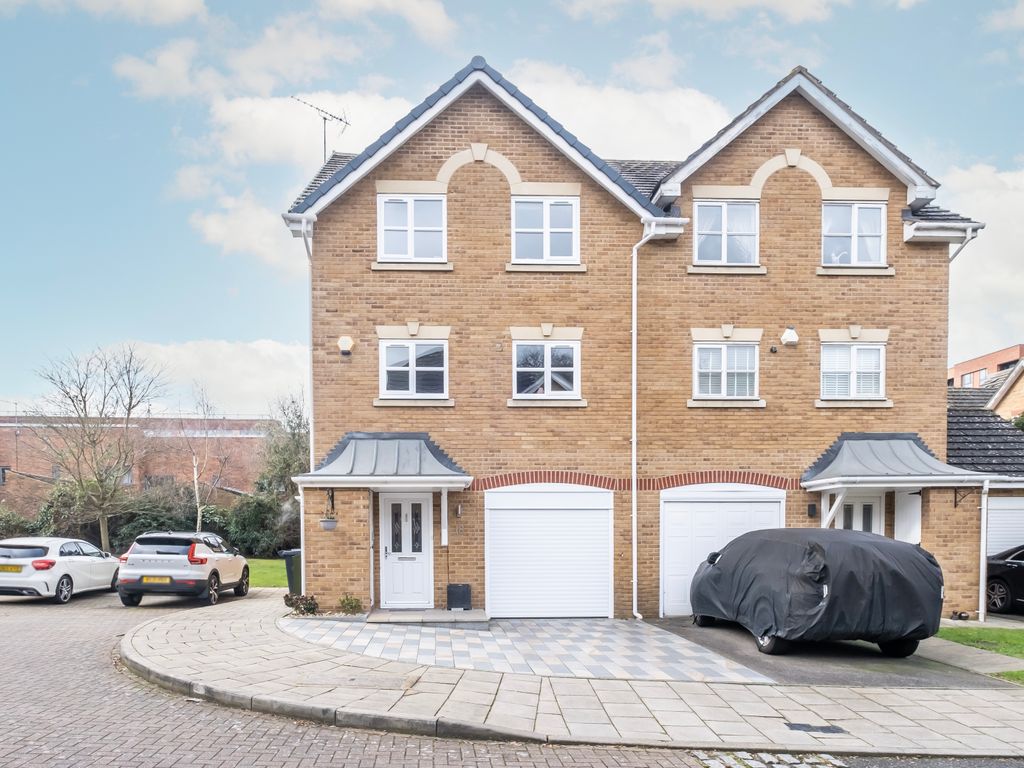 5 bed semidetached house for sale in Chelsea Gardens, London W13, £