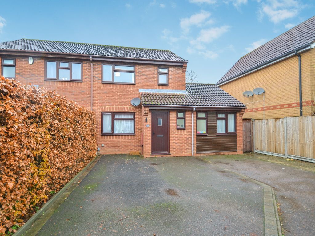 3 bed semidetached house for sale in Swift Close, St. Neots PE19, £