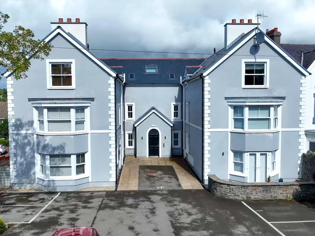 2 bed flat for sale in Overland Road, Mumbles, Swansea SA3, £290,000