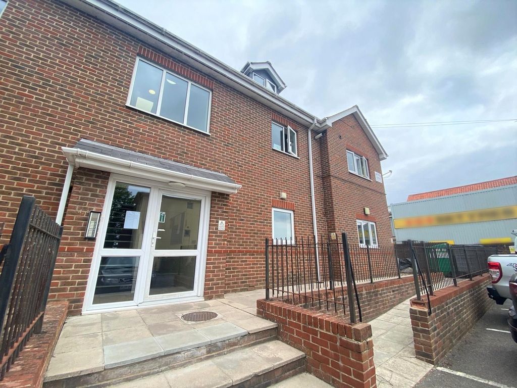 2 bed flat to rent in Waterworks Road, Farlington, Portsmouth PO6 Zoopla