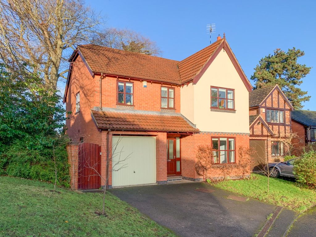 4 bed detached house for sale in Rowan Drive, Warwick, Warwickshire
