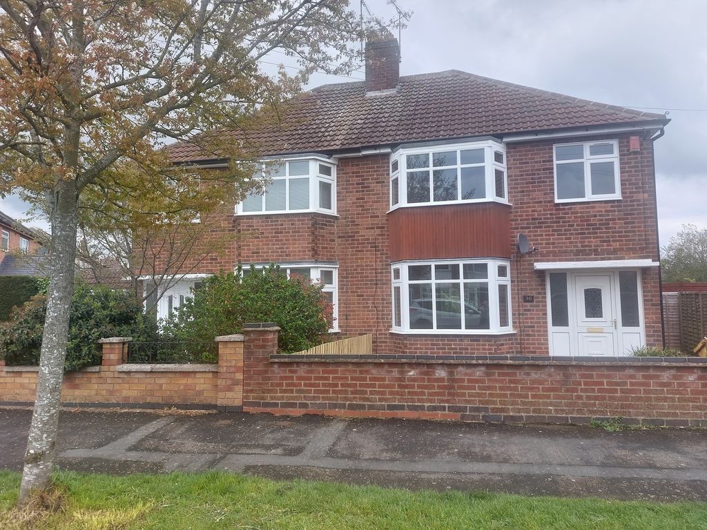 3 bed semidetached house to rent in Kings Drive, Leicester Forest East