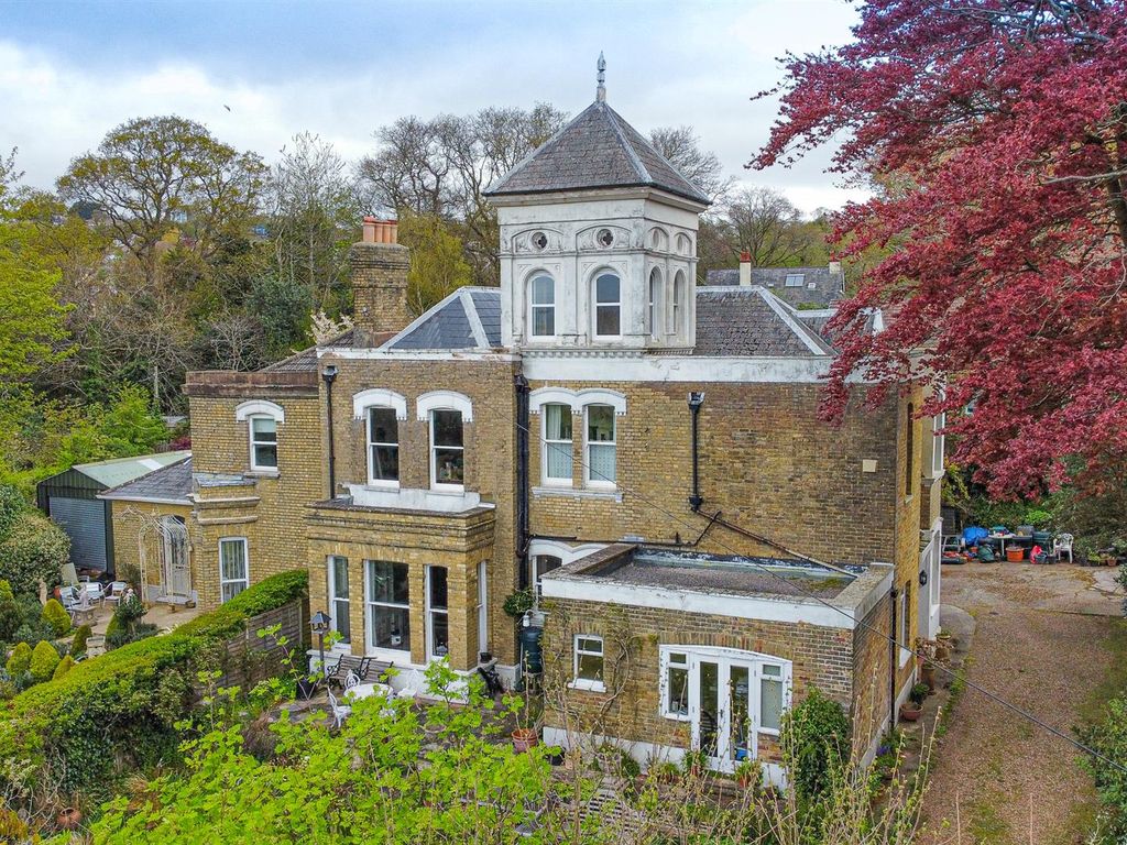 7 bed semidetached house for sale in Hoads Wood Road, Hastings TN34, £