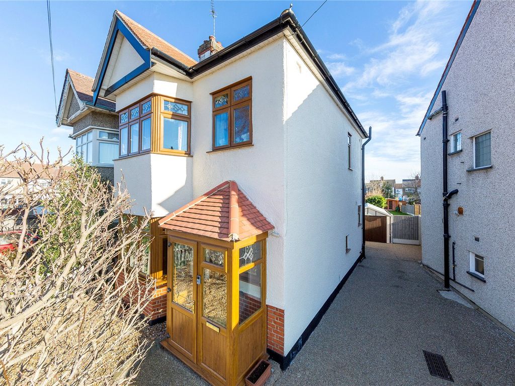 3 bed semidetached house for sale in Lytton Road, Heath Park RM2, £