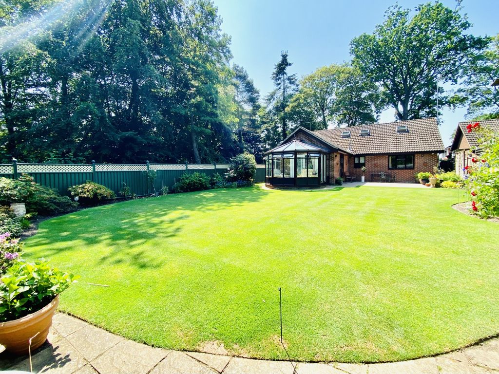 3 bed detached house for sale in Southern Haye, Hartley Wintney, Hook