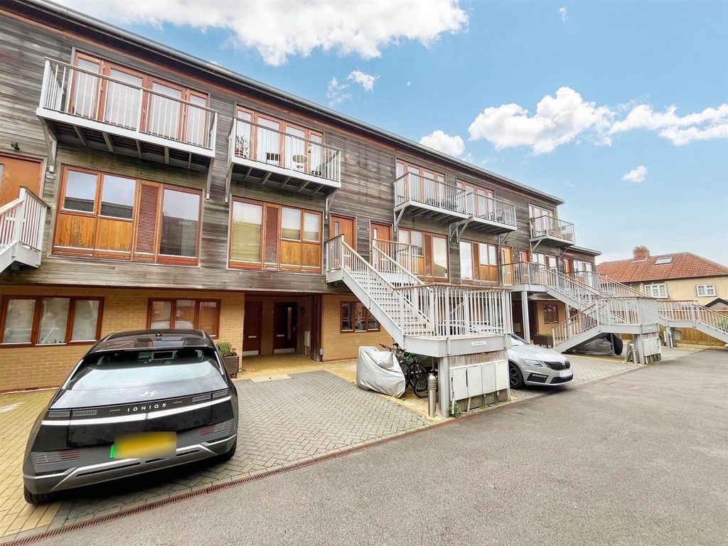 2 bed flat for sale in Wellesley Mews, WestburyOnTrym, Bristol BS10