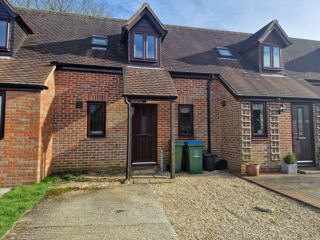 1 bed terraced house to rent in The Lawns, Brill, Aylesbury HP18, £925