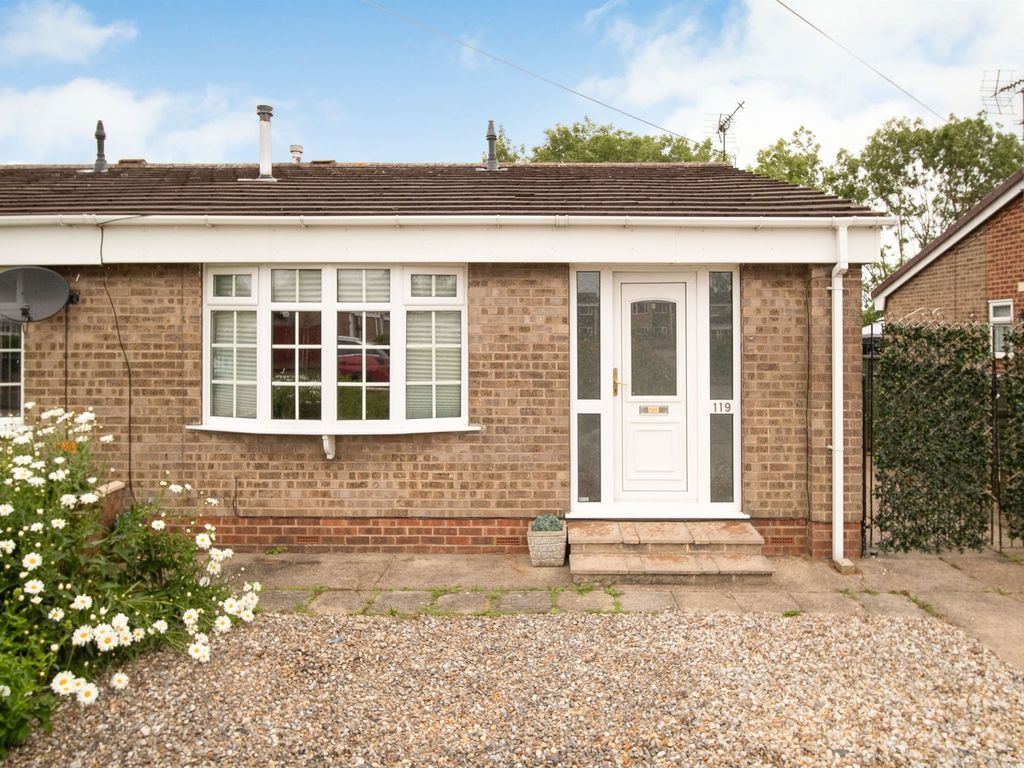 2 bed semidetached bungalow for sale in Downfield Avenue, Hull HU6, £