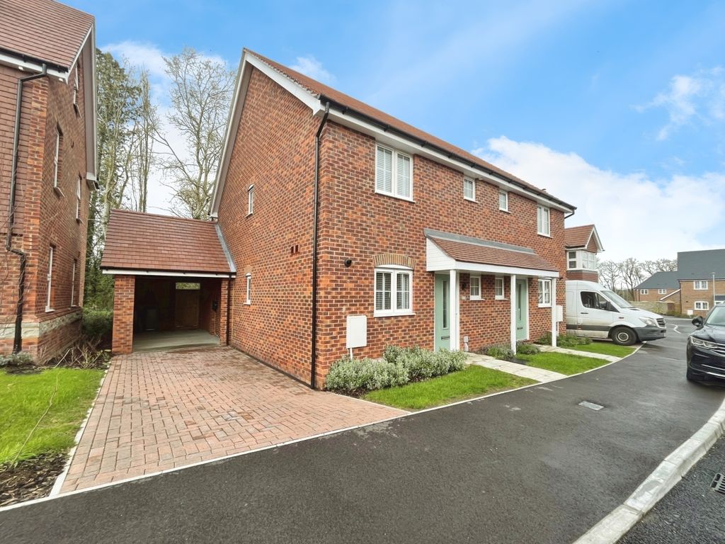3 bed semidetached house to rent in Silver Birch Road, Headcorn