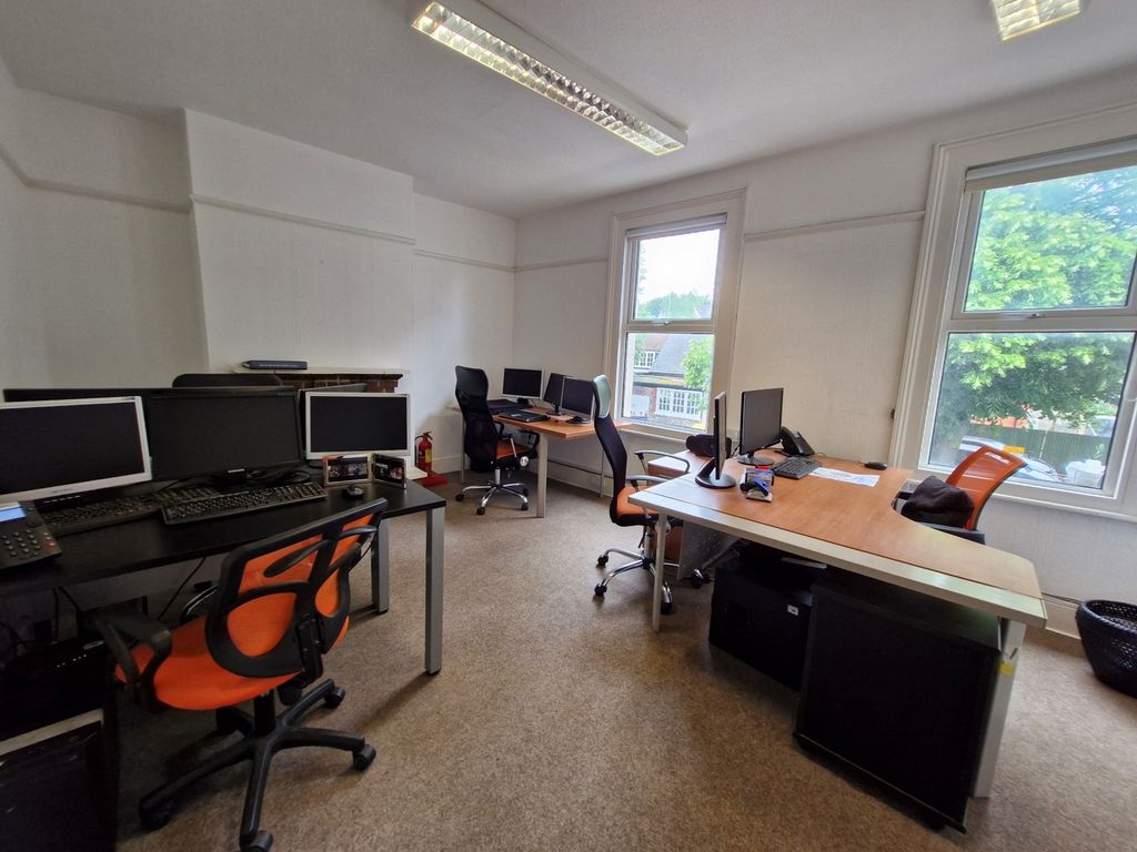 Office to let in Chipstead Valley Road, Coulsdon CR5, £6,950 pa Zoopla