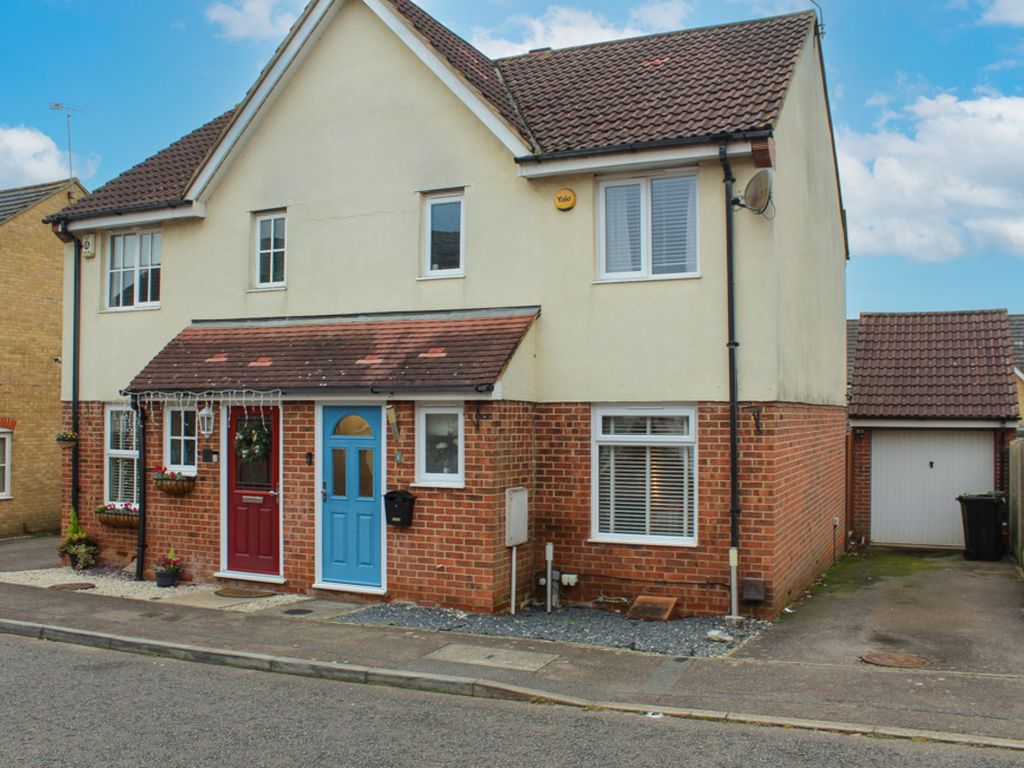 3 bed semidetached house for sale in Crawford Chase, Wickford SS12, £
