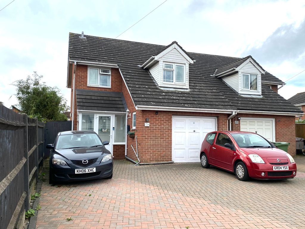3 bed detached house for sale in Botley Road, Park Gate, Southampton