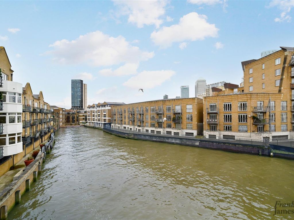 1 bed flat for sale in Dunbar Wharf, Narrow Street, London E14, £