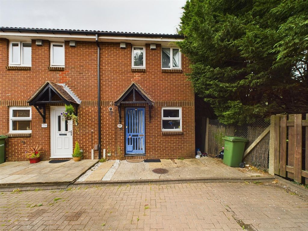 2 bed end terrace house for sale in Withey Meadows, Hookwood, Horley