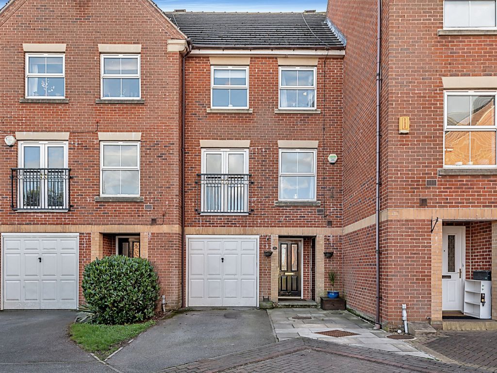 4 bed terraced house for sale in Glebe Court, Rothwell, Leeds, West