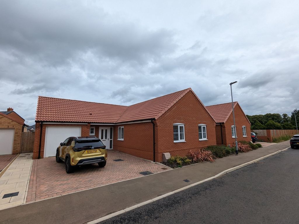 3 bed detached bungalow for sale in Westbrook Drive, Leiston IP16 Zoopla