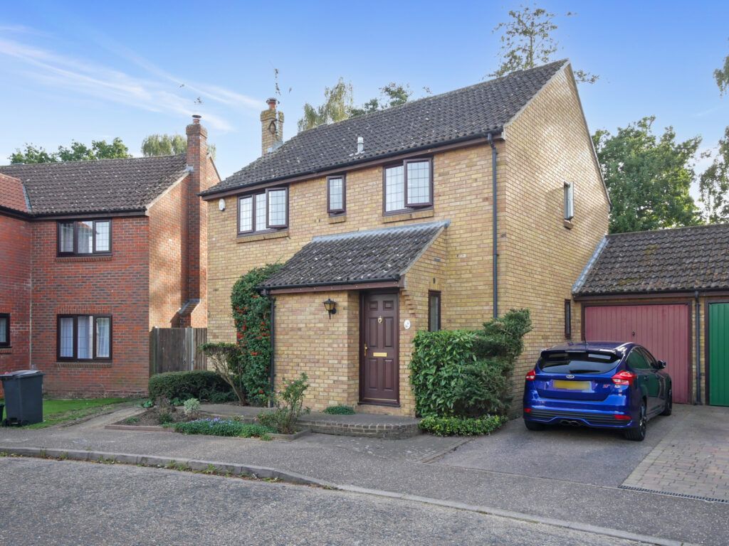 4 bed link detached house for sale in Widgeon Place, Kelvedon
