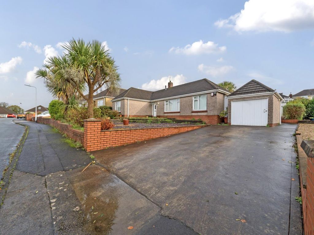 2 bed property for sale in Cefn Saeson Road, Birchgrove, Swansea SA7, £