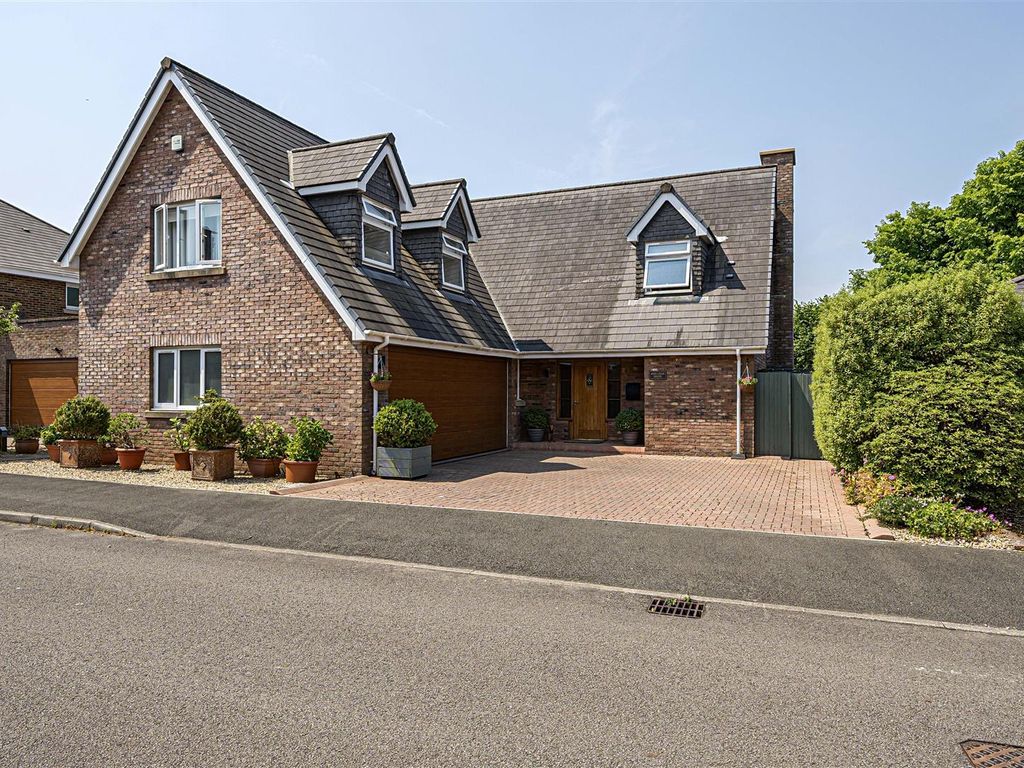 4 bed detached house for sale in Broadwood, Penllergaer, Swansea SA4, £