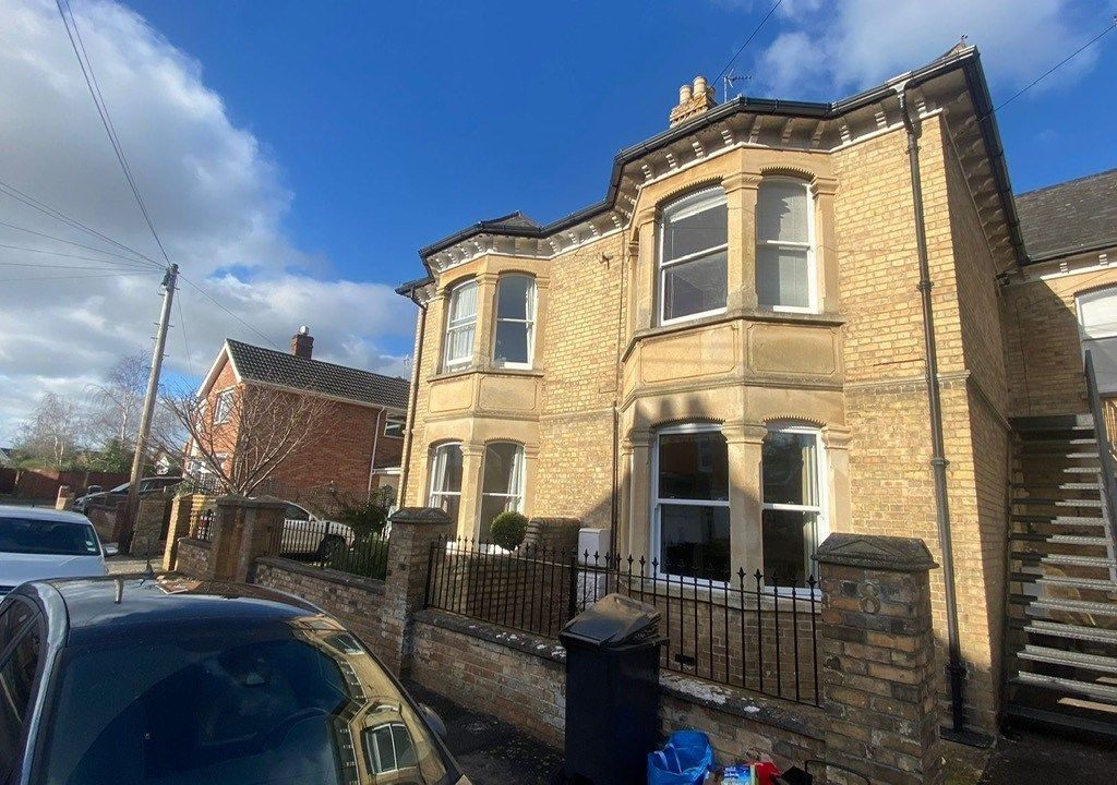 2 bed flat to rent in Woodstock Road, Taunton TA1, £925 pcm Zoopla
