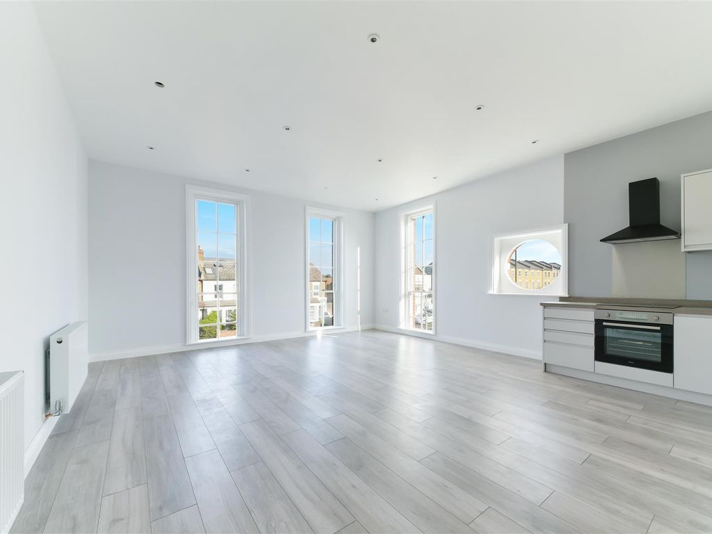 2 bed flat to rent in Kingston Road, London SW19 Zoopla