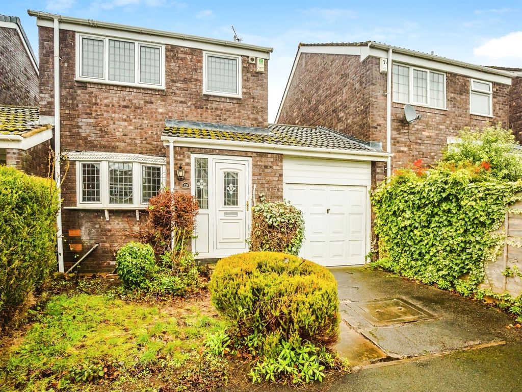 3 bed detached house for sale in Lidgett Hill, Leeds LS8, £300,000 Zoopla