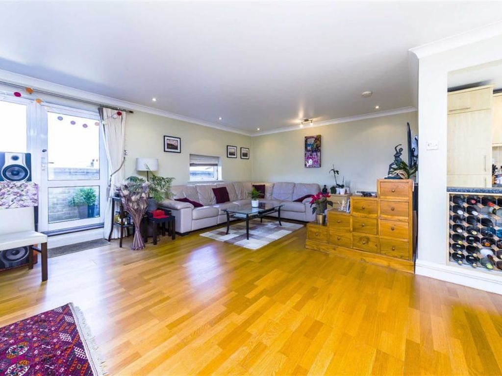 2 bed flat for sale in Clapham High Street, London SW4, £750,000 Zoopla